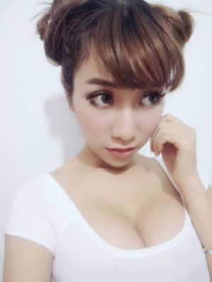 亚洲人妖情趣丝袜黄色视频_高清迅雷下载